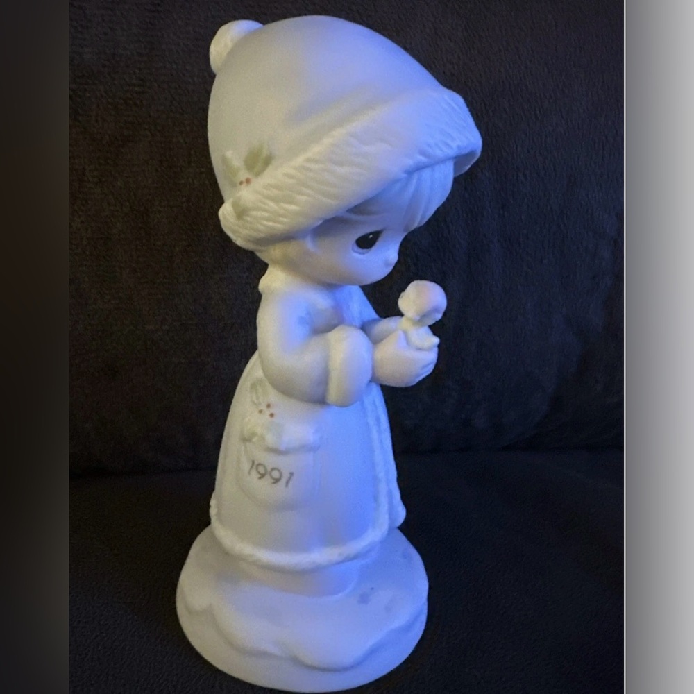 Porcelain Figurine of Girl with Flower
PRECIOUS MOMENTS